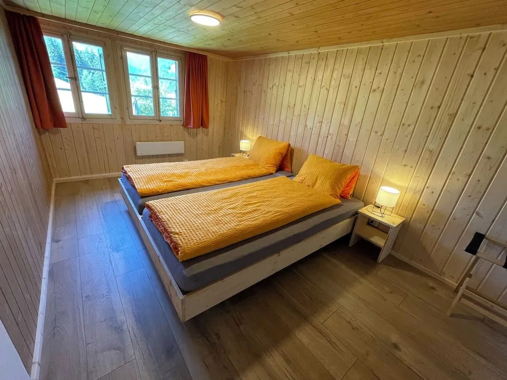 Alpenchalet Weidhaus Gstaad - Dachwohnung - Studio - Stockbettzimmer