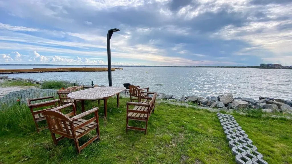 Myosotis Mamaia Studio by the Lake