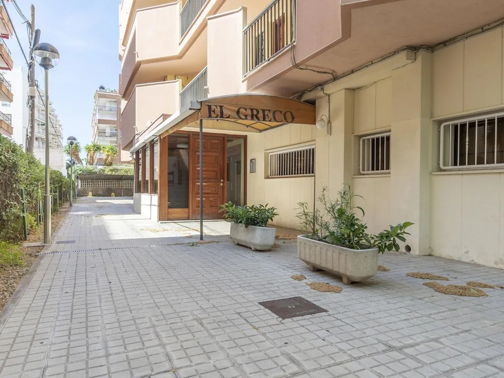 Urban Apartment in Salou near Playa Levant Sea Beach