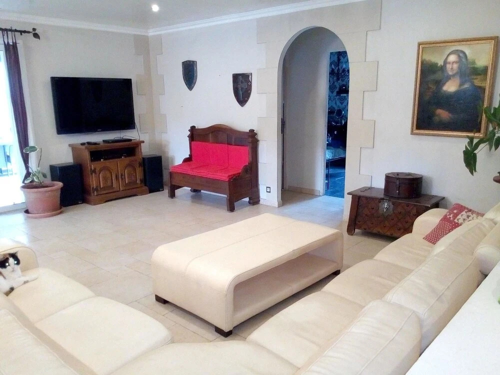 Villa With 3 Bedrooms in La Mole, With Wonderful Mountain View, Indoor