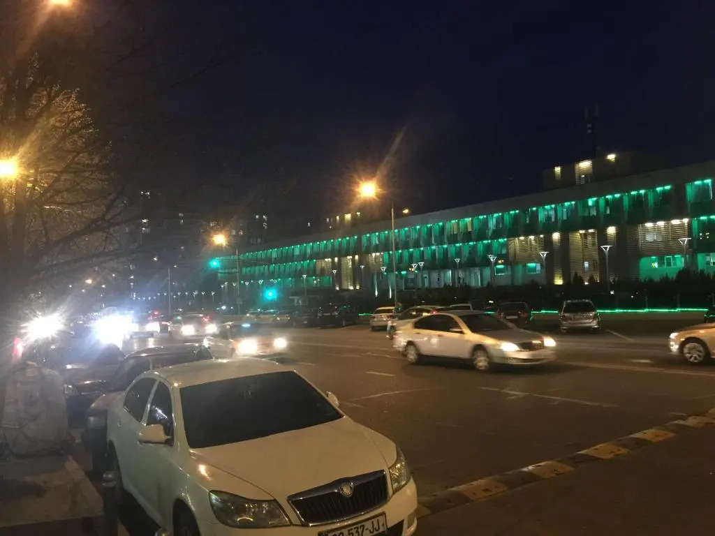 BEZARHOUSE near metro