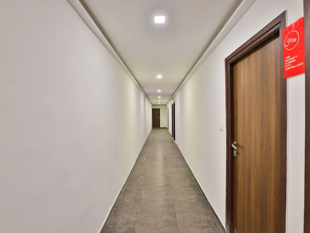 OYO 12800 Hotel VLEE