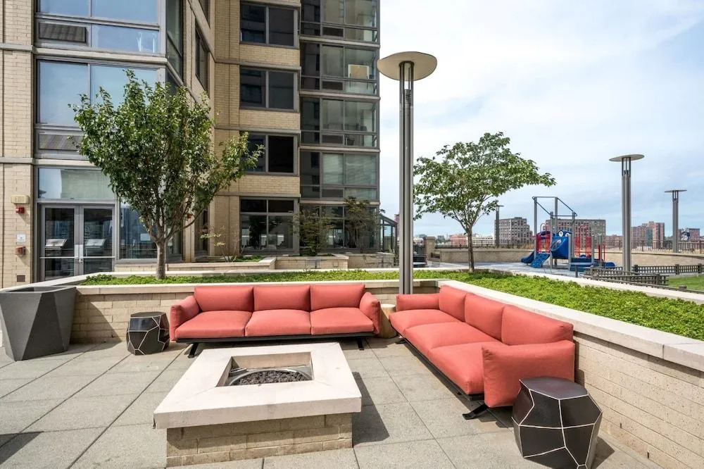 Bluebird Suites near PATH