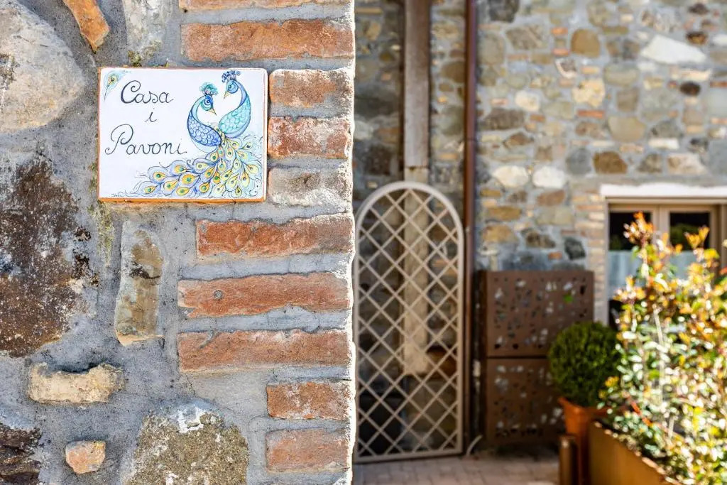 Appartamento in casale con piscina Casa I Pavoni