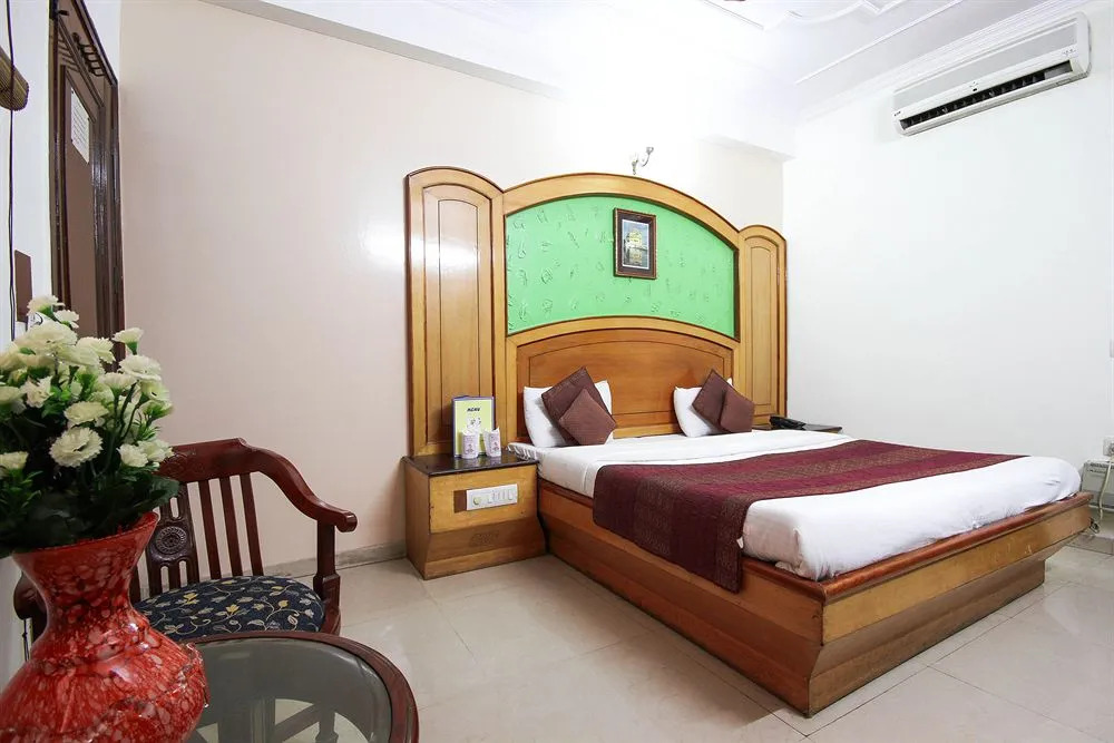 Capital O 2242 Hotel Yuvraj Deluxe