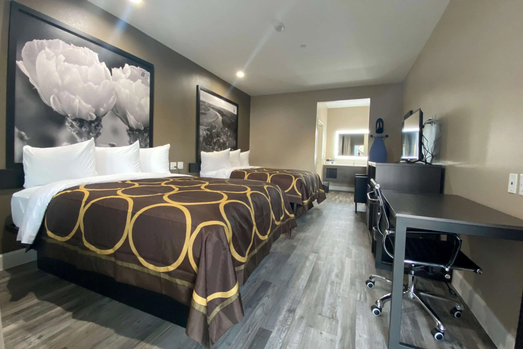 Super 8 by Wyndham Houston NW Beltway 8/West Rd