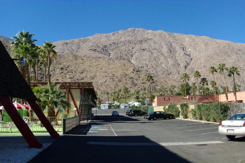 Desert Lodge