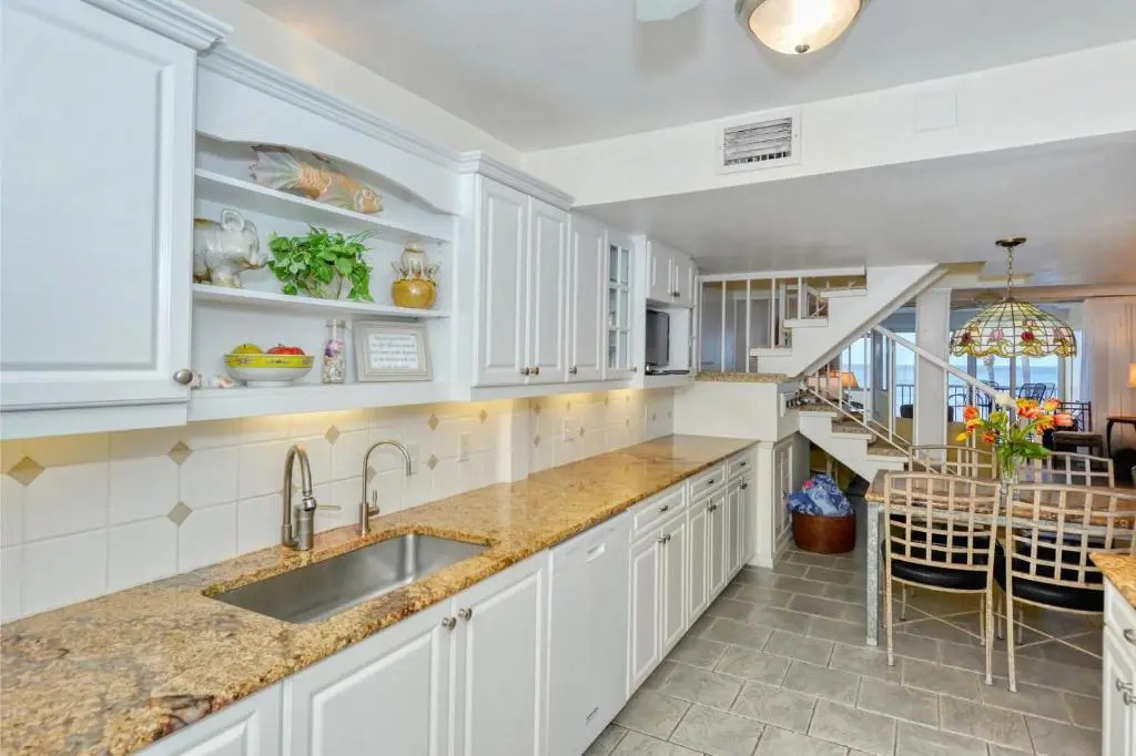 LaPlaya 204D Beach-lovers paradise 200 feet of private beach along the turquoise Gulf of Mexico