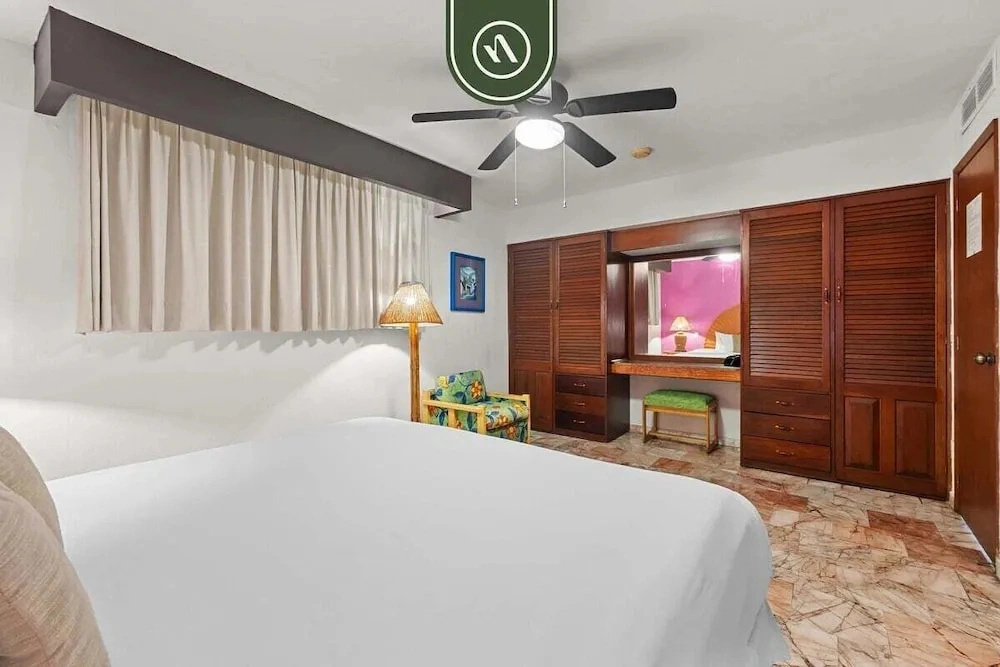 Oceanview 1 BR Condo - Pool - Cleaning Included