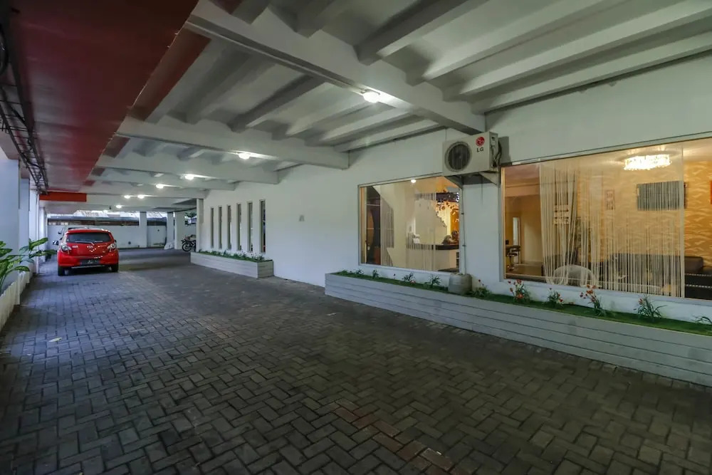 RedDoorz near Manado Town Square