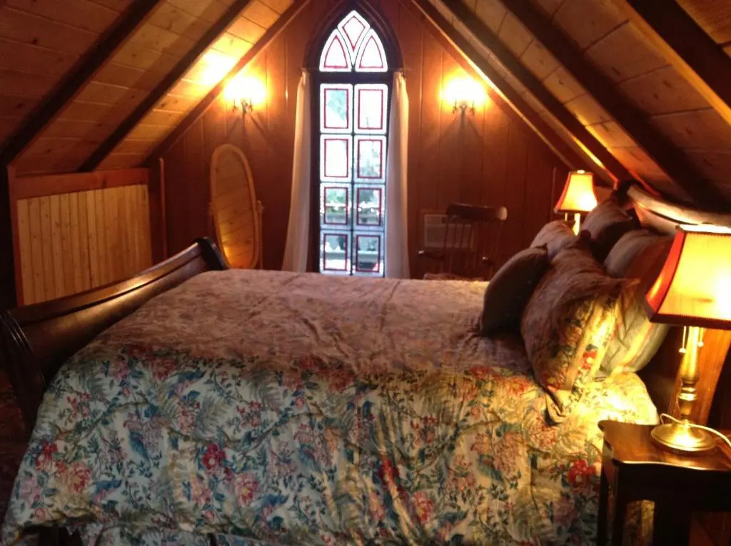 Two Room Inn