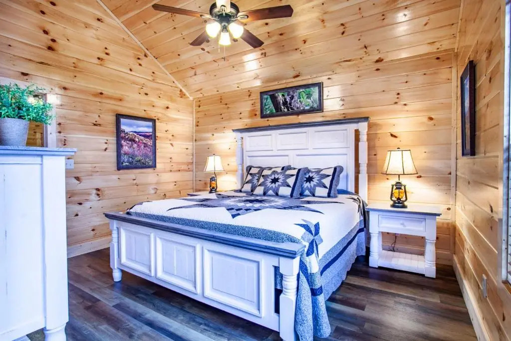 Swimming Bears Lodge 1 with Indoor Pool and Hot Tub