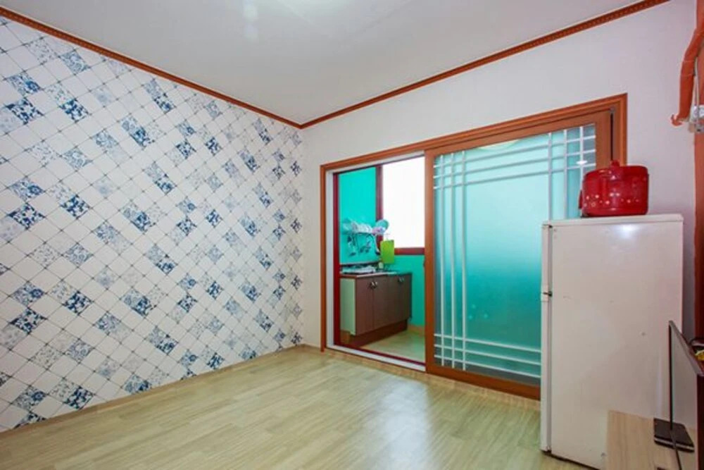 Anmyeondo Sunflower Pension