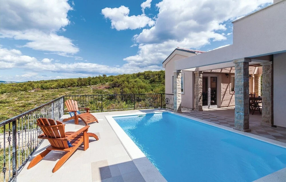 Five-Bedroom Holiday Home In Novigrad