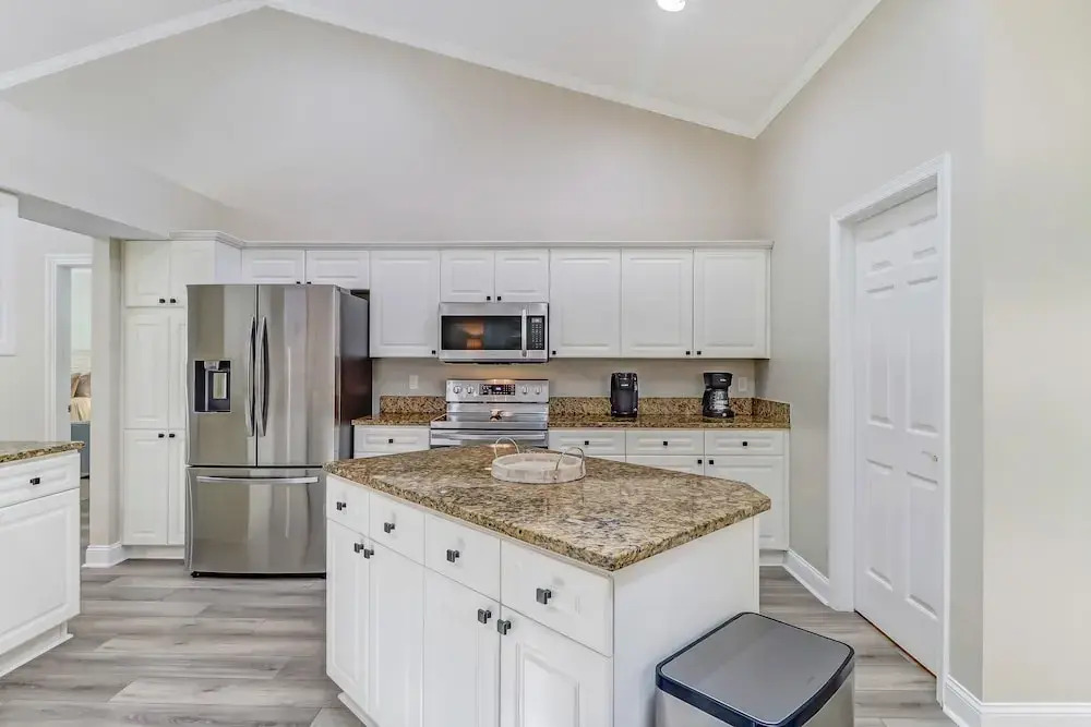 Dog Friendly Home Includes Beach Access and Bike Free to Use during Stay by RedAwning