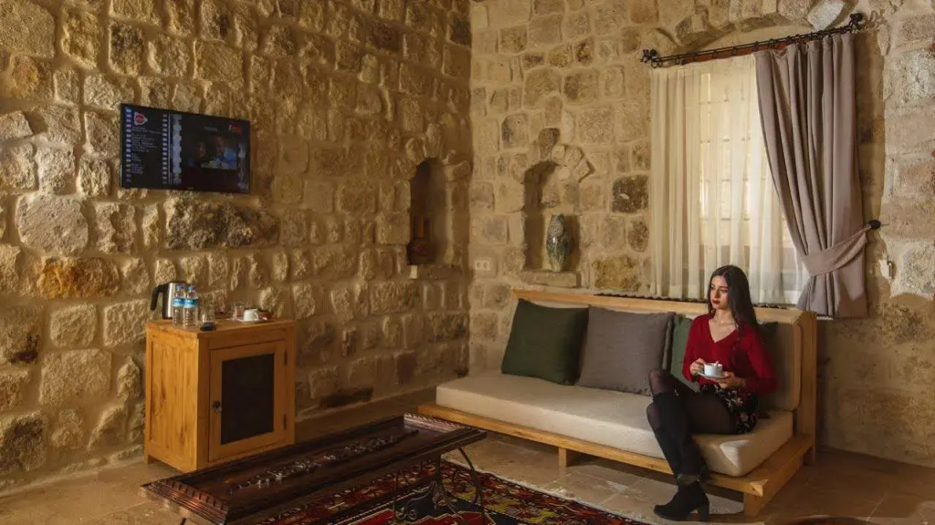 Acropolis Cave Suite