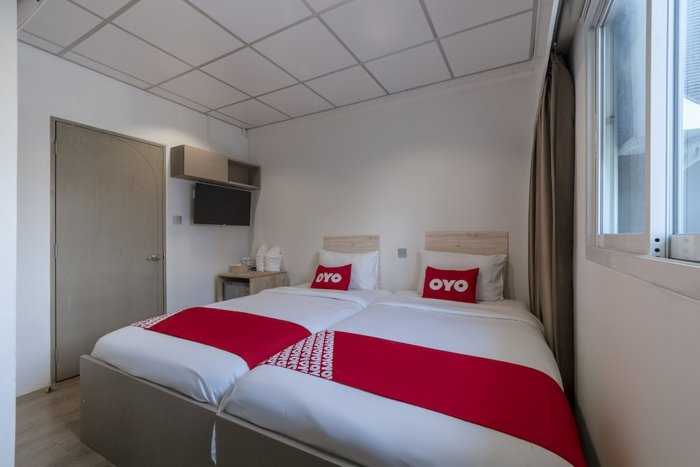 OYO 982 Charurat Suite​