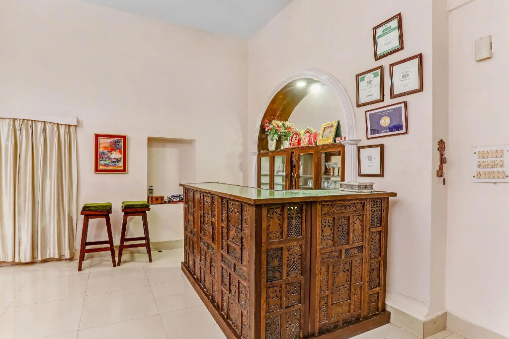 OYO 82551 Lukerganj Villa