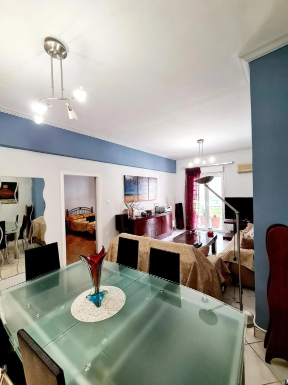 Large terrace apartment near city centre