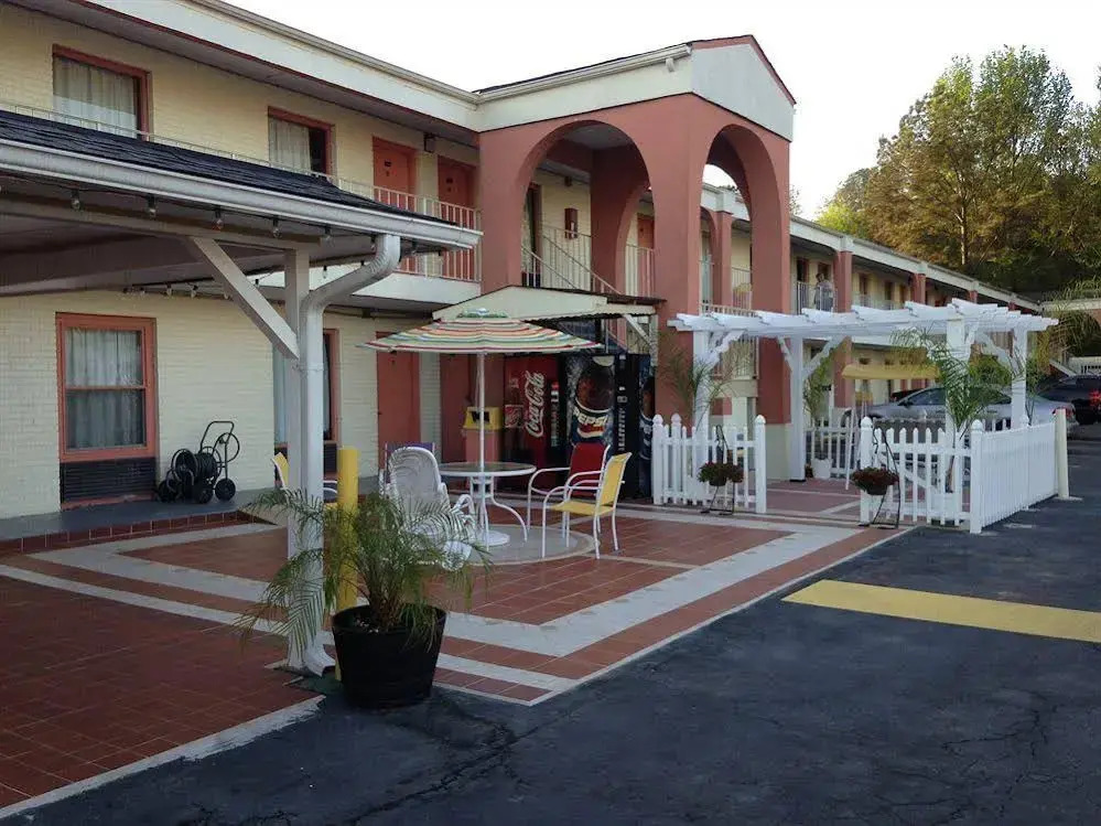 DELUXE INN augusta