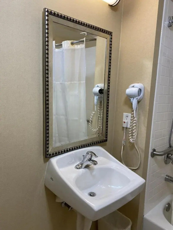 Royal Pacific Motor Inn