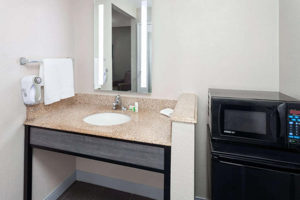 La Quinta Inn by Wyndham Cleveland Independence