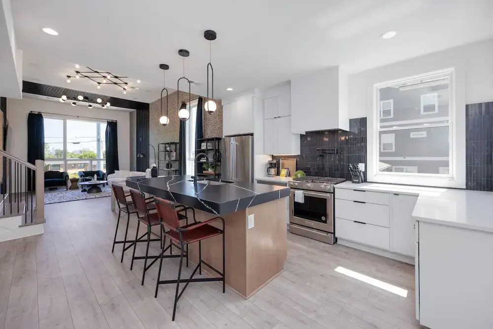 Elevate - Modern Luxury - Stunning City Views