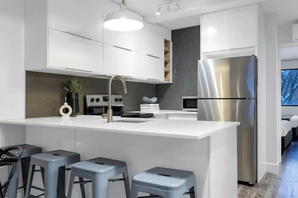 LiV MTL Urban Spacious Group Suites Near Downtown Montreal