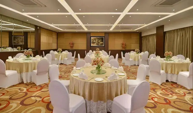 R K Sarovar Portico Hotel