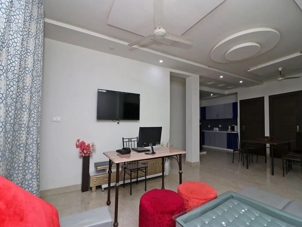 OYO 23221 Amigos Suites