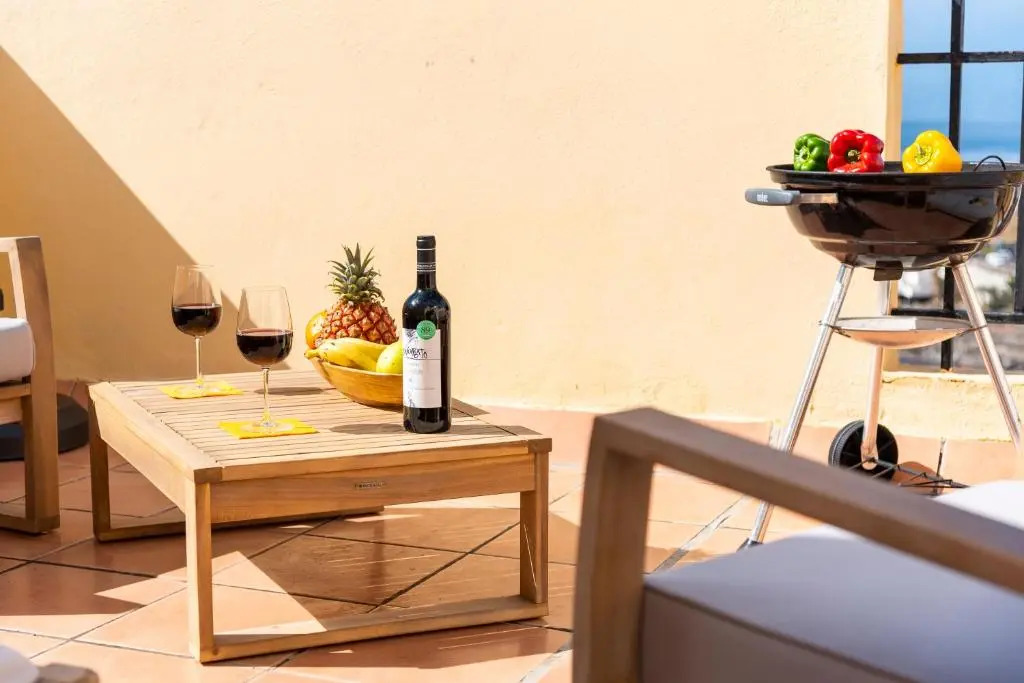 1314 FABULOUS 2 BEDROOM Accommodation ROOF TERRACE