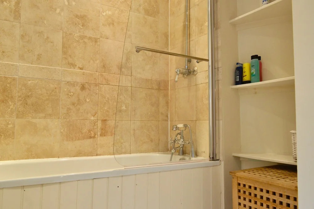 Spacious Leith Flat