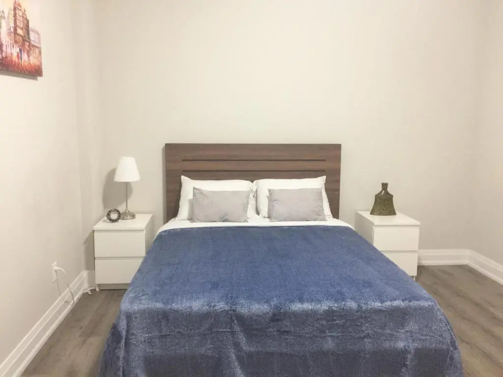 Charming, Comfortable Bsmt Apartment in Pickering