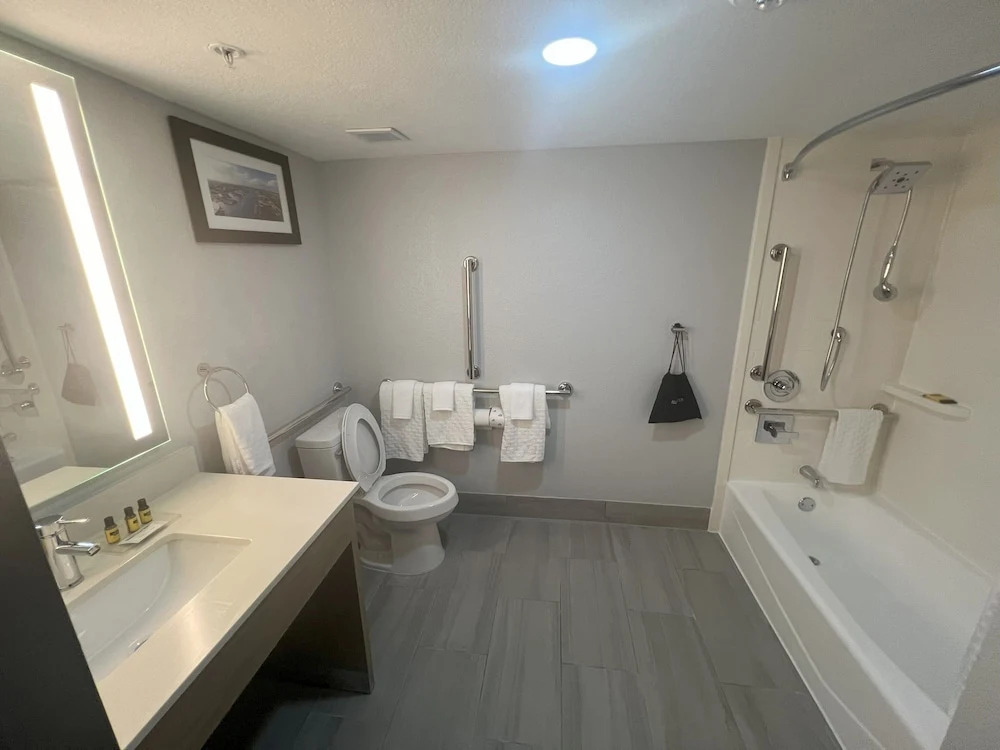 Best Western Plus Mobile Inn and Suites
