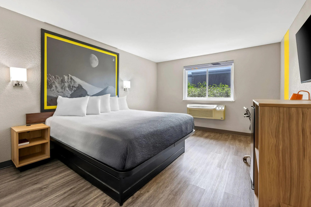 Super 8 by Wyndham Lewiston Auburn Area