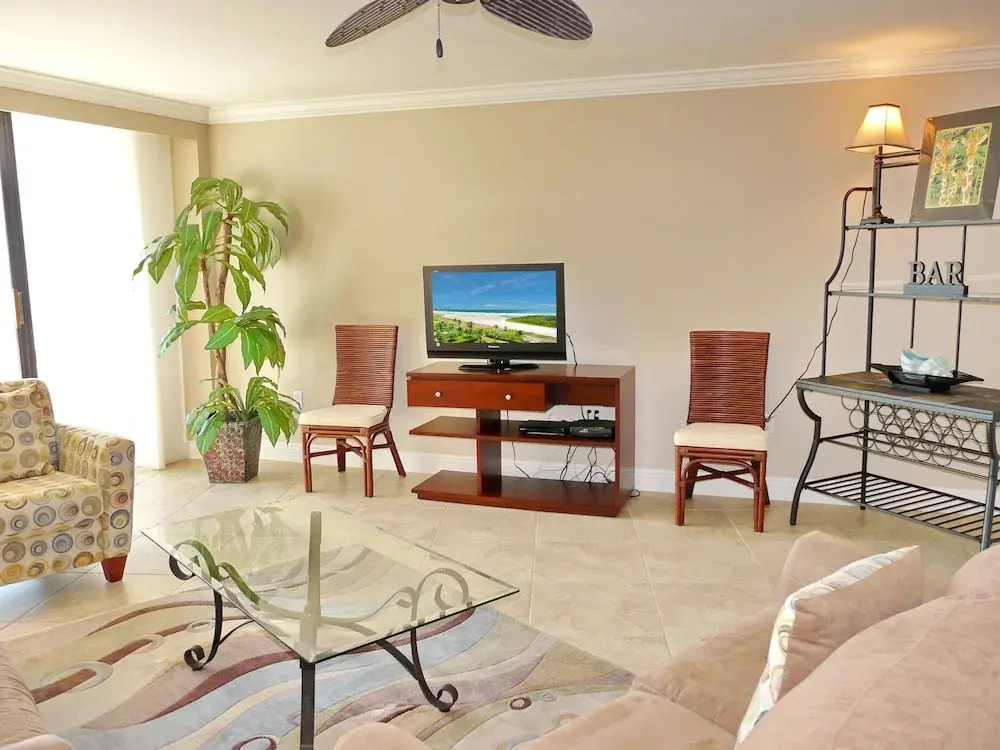 Beachfront Condo With Sw-facing Balcony and Pool