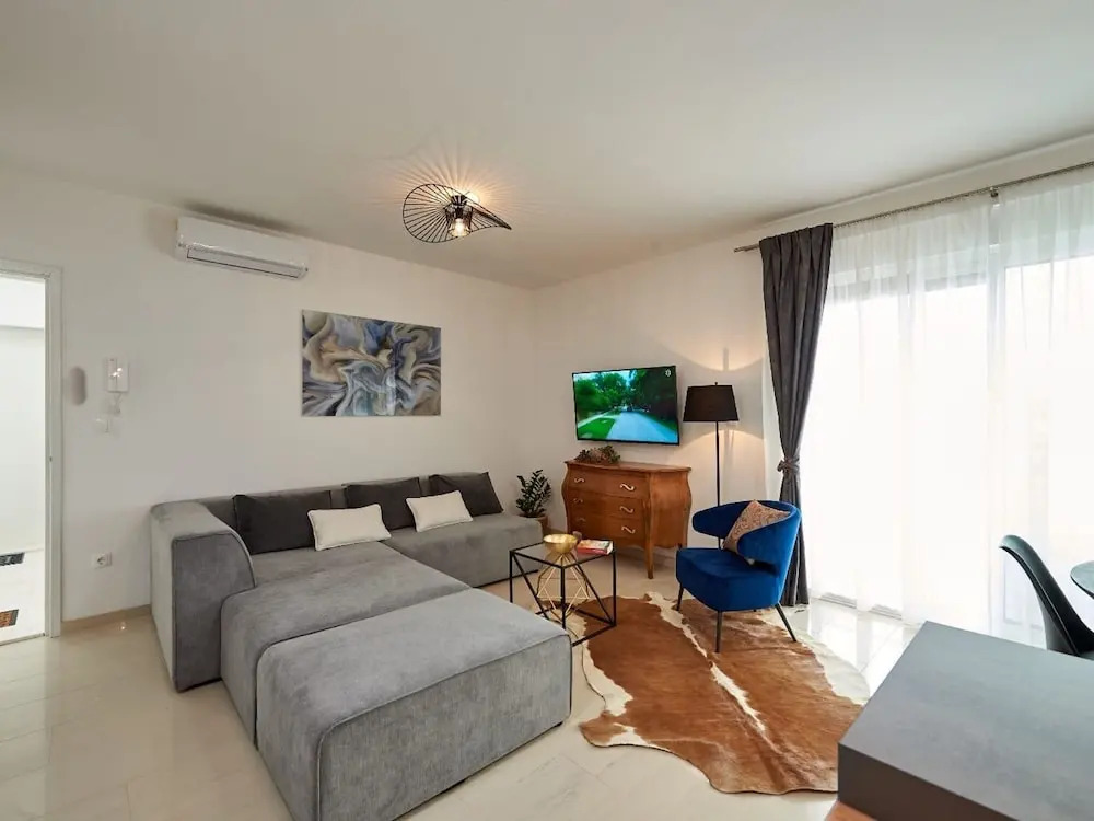 Enticing Holiday Home in Trogir near Sea Beach