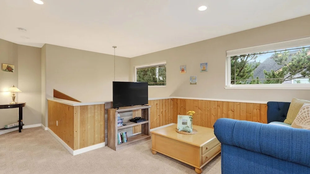 Tides & Timber by Avantstay Lakeside Retreat + Hot Tub + Kayaks + Paddleboard + Bikes Near Beach