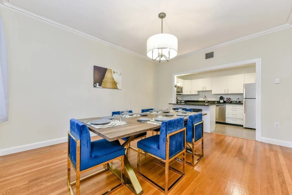 Stylish 2br/2ba Apt in Beacon Hill by Domio