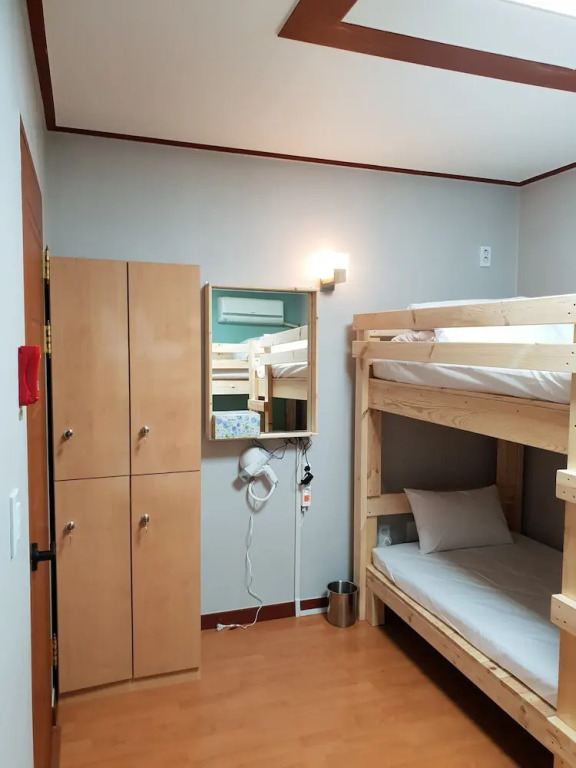 YOUNG STAY - Hostel