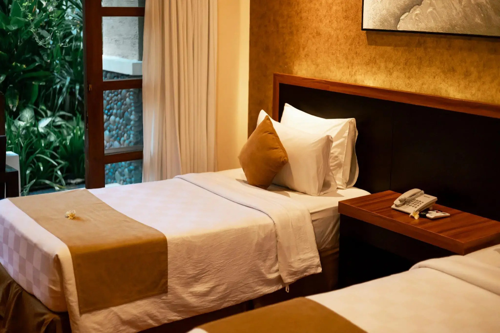 Fourteen Roses Beach Hotel