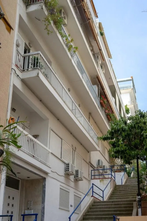 "Daydreamers Flat", staircase to Neos Kosmos