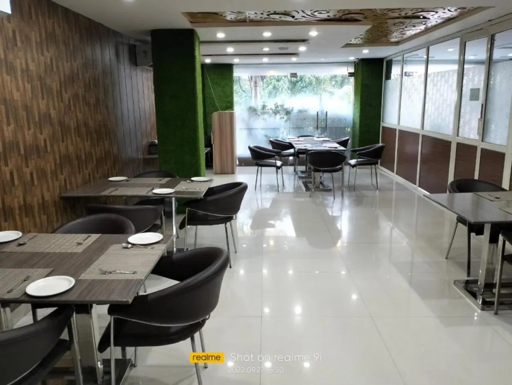 Green Leaf Hotel