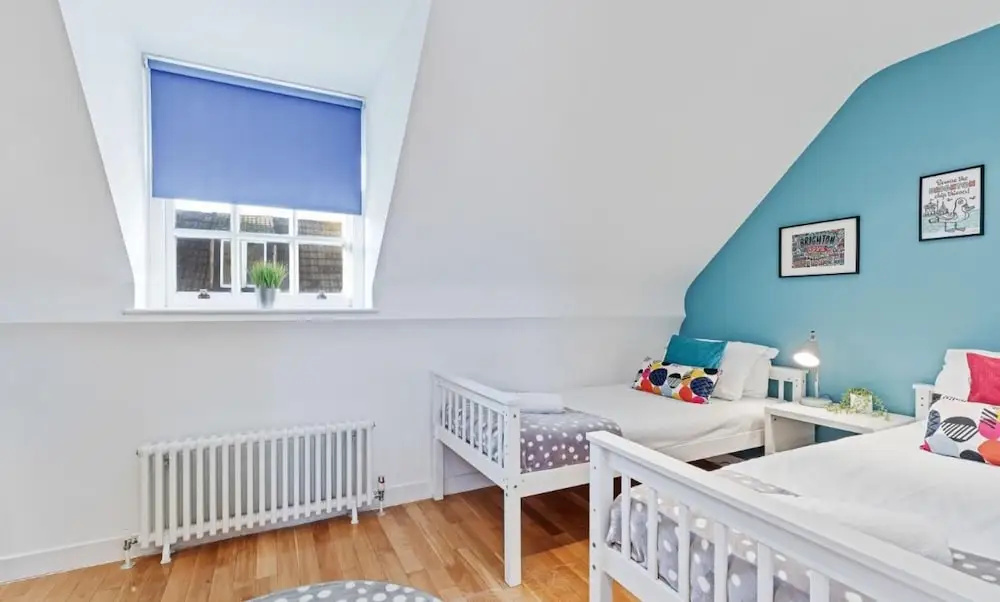 Majestic Mews Apartment Super Central Sleeps 2 to 8 Guests Free Wifi