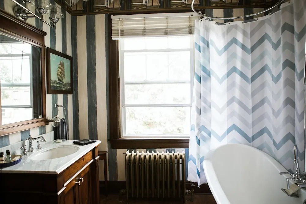 Brownsville Road House Bed & Breakfast
