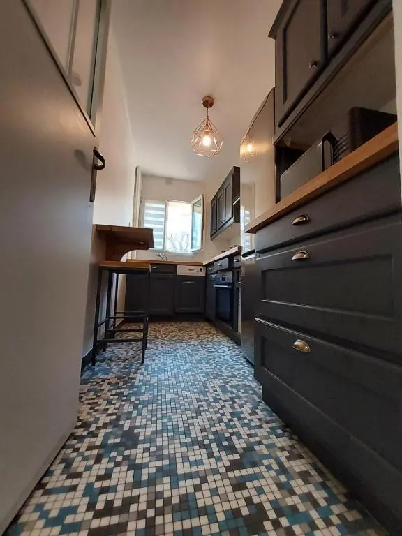 Bel appartement 2 pièces, sortie de métro ligne 8
