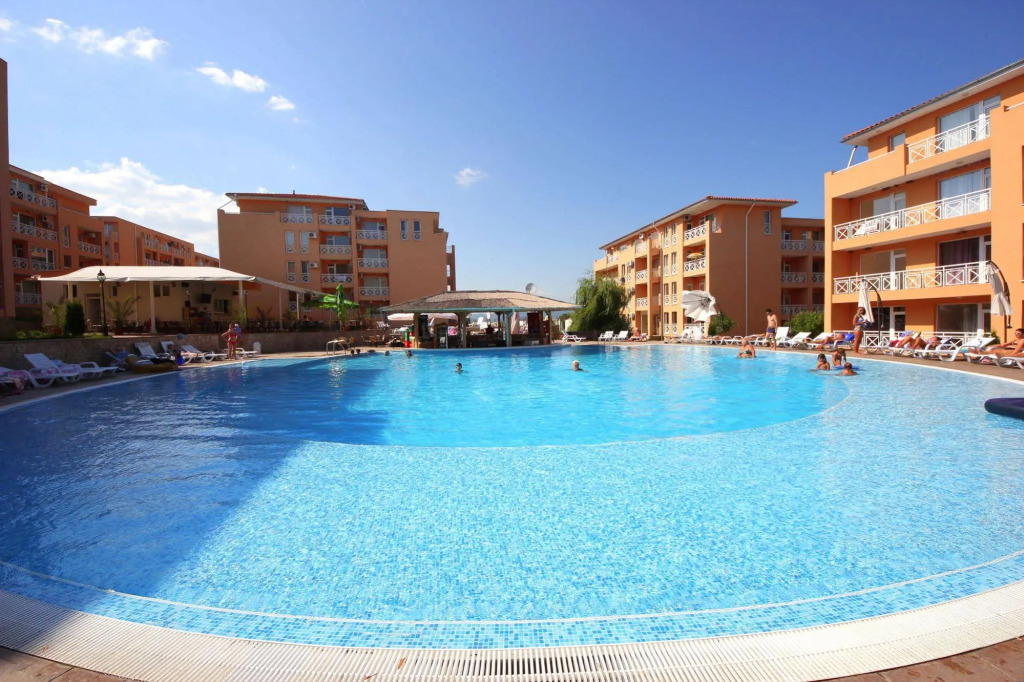 Apartment in Sunny Day 6