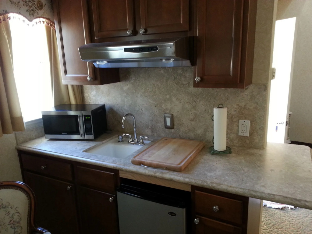 The Vendange Carmel Inn & Suites