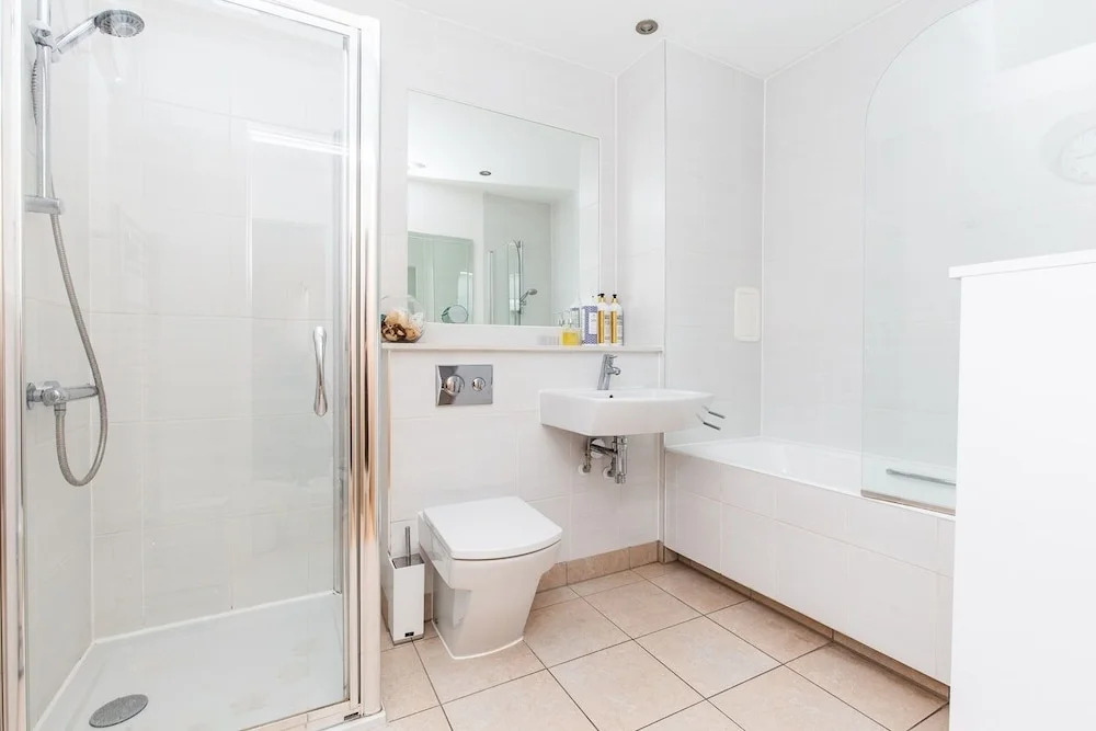 1 Bed Top Floor Flat near Shoreditch