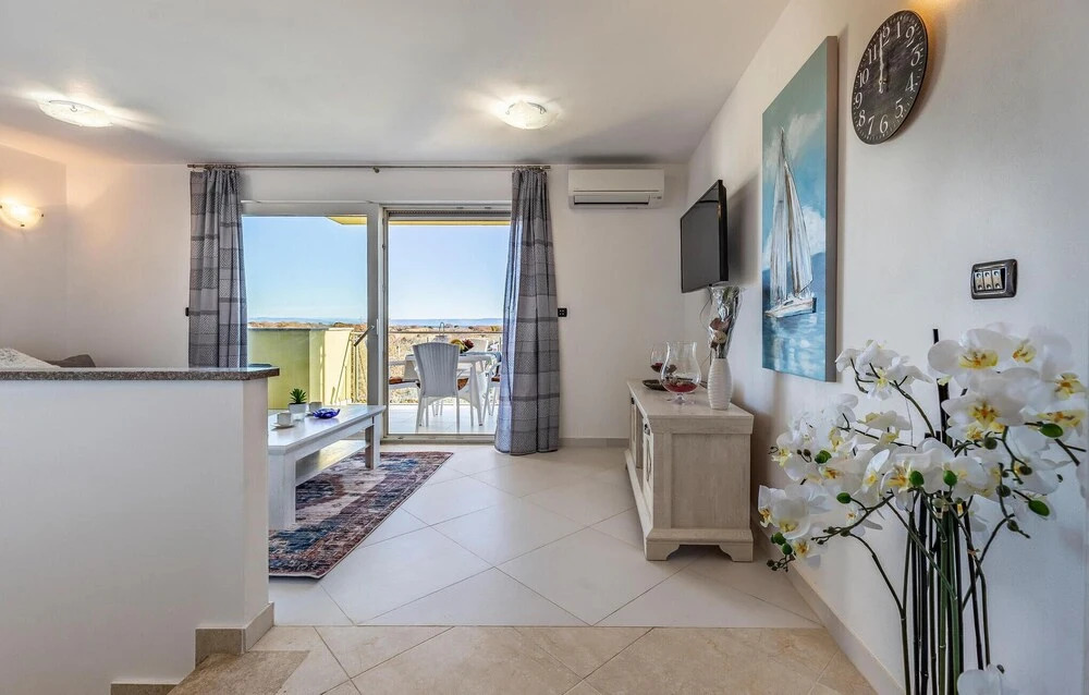 Nice Apartment in Liznjan With 1 Bedrooms and Wifi